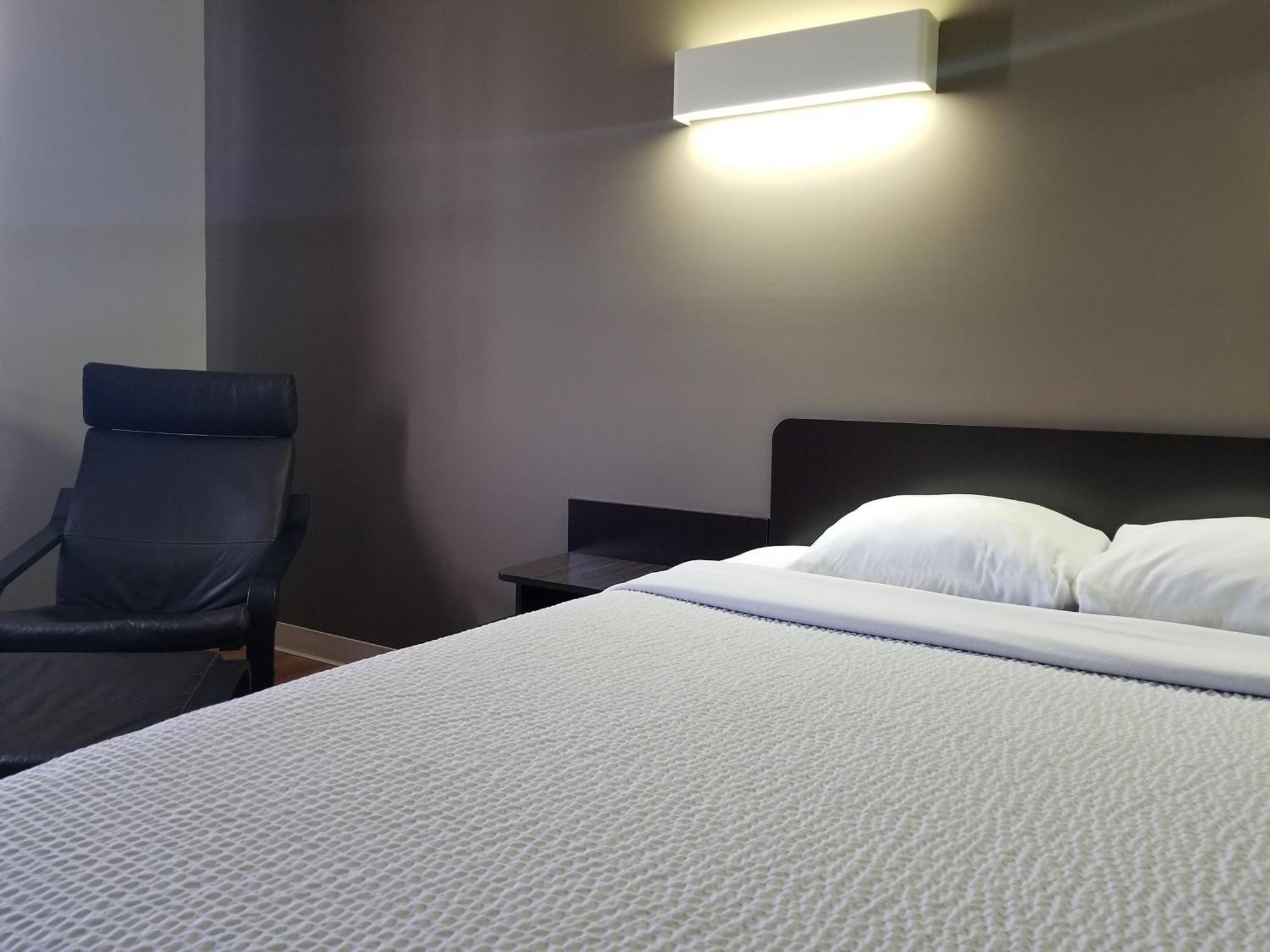 Joys Inn Innisfail, Ab ภายนอก รูปภาพ