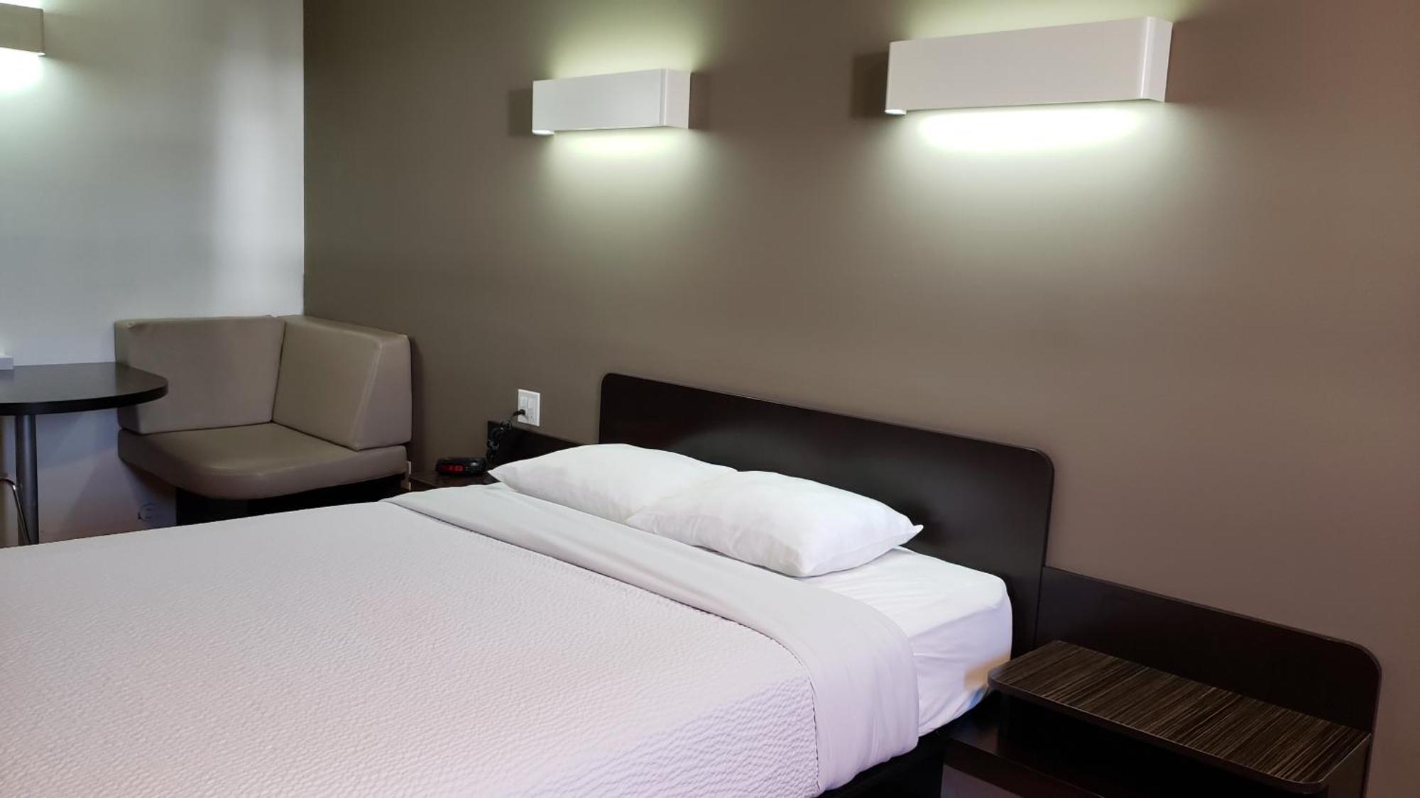 Joys Inn Innisfail, Ab ภายนอก รูปภาพ